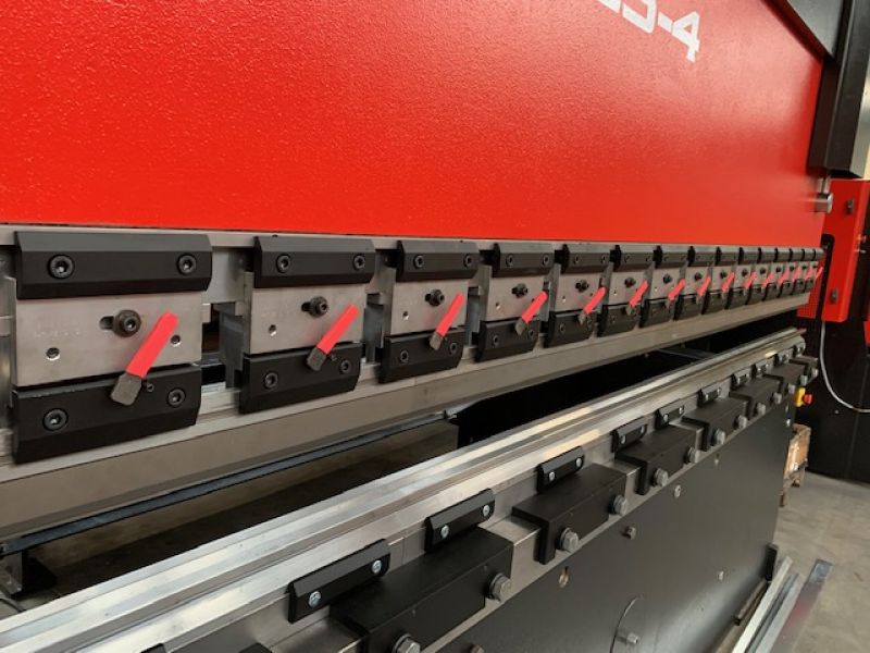 Presse plieuse AMADA 4000 x 125T