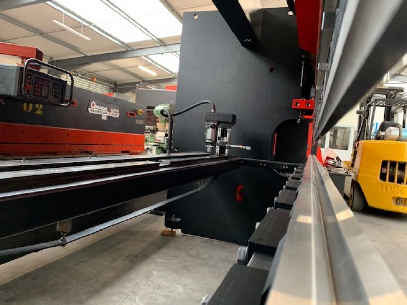Presse plieuse AMADA 4000 x 125T