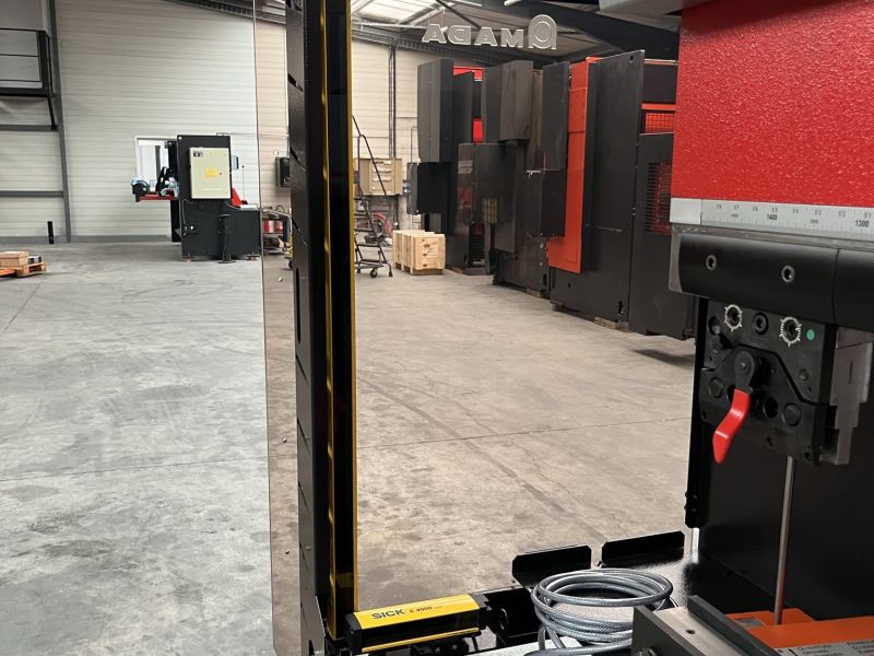 Presse plieuse AMADA 3050 x 100T