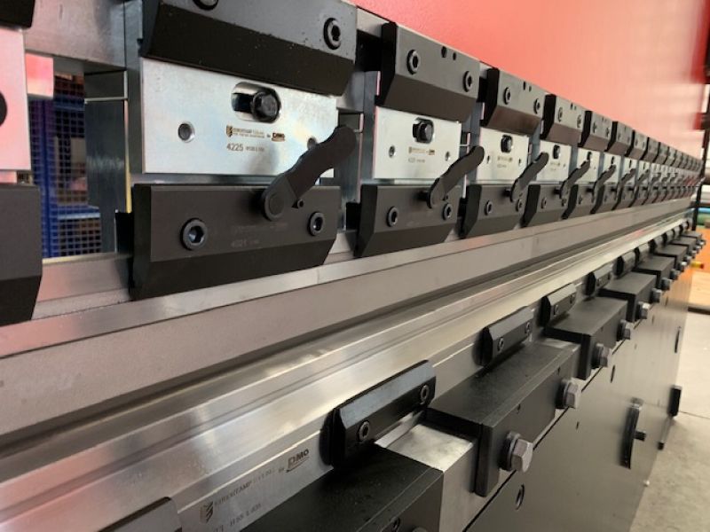 Presse plieuse AMADA 4000 x 170T