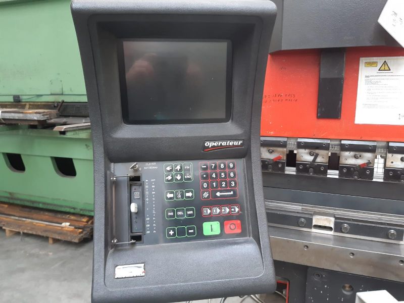 Presse plieuse AMADA 6100 x 220T