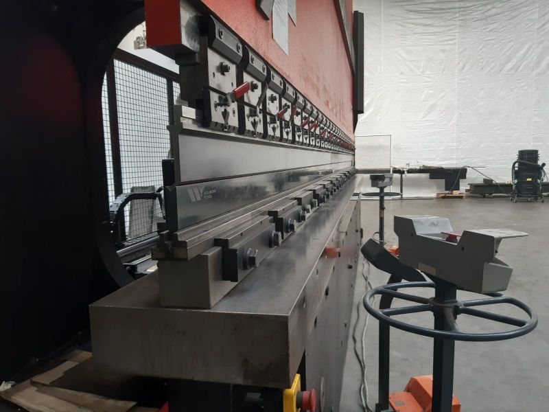 Presse plieuse AMADA 6100 x 220T