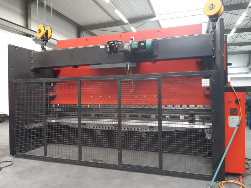 Presse plieuse AMADA 6100 x 220T