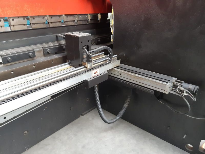 Presse plieuse AMADA 6100 x 220T