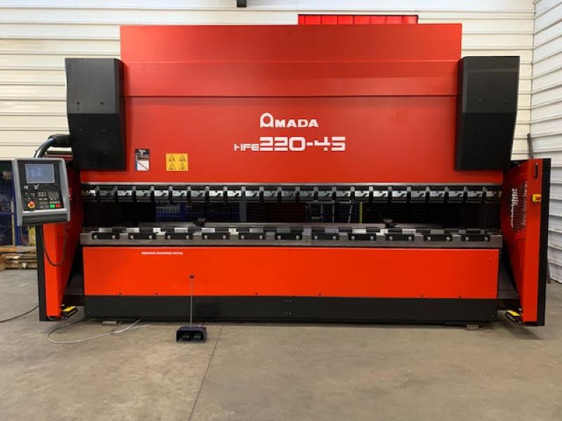 Presse plieuse AMADA 4570 x 220T 