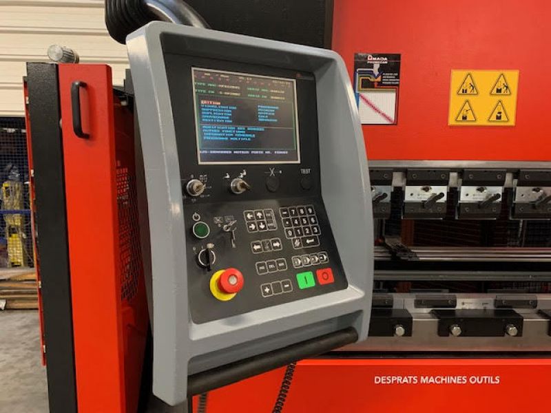 Presse plieuse AMADA 4570 x 220T 