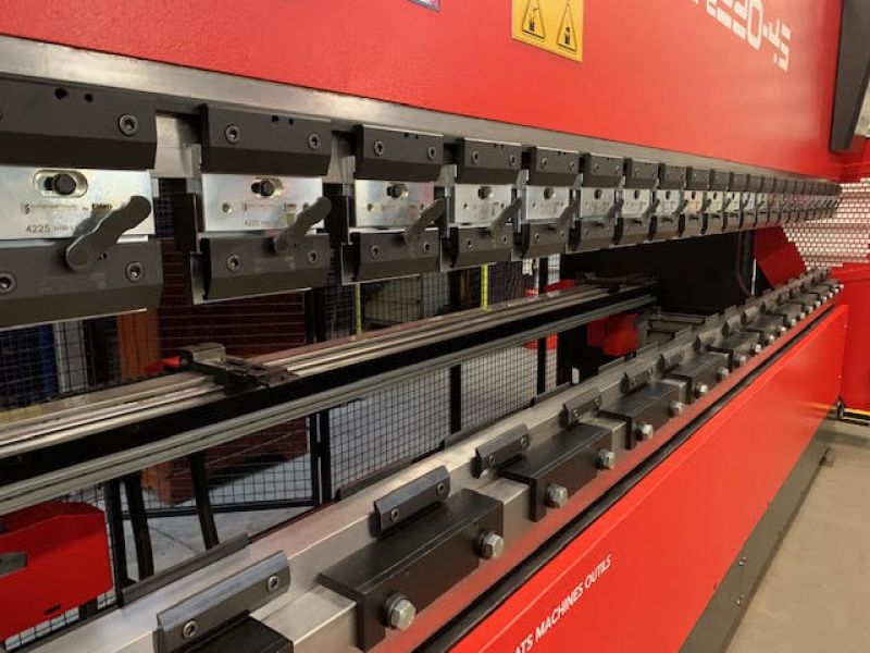 Presse plieuse AMADA 4570 x 220T 
