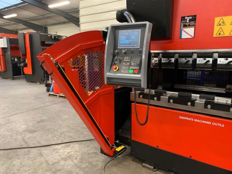 Presse plieuse AMADA 4570 x 220T 