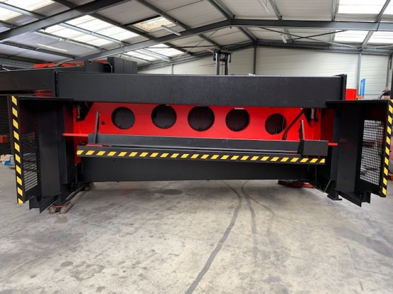 Cisaille AMADA GX 4000 x 8 mm