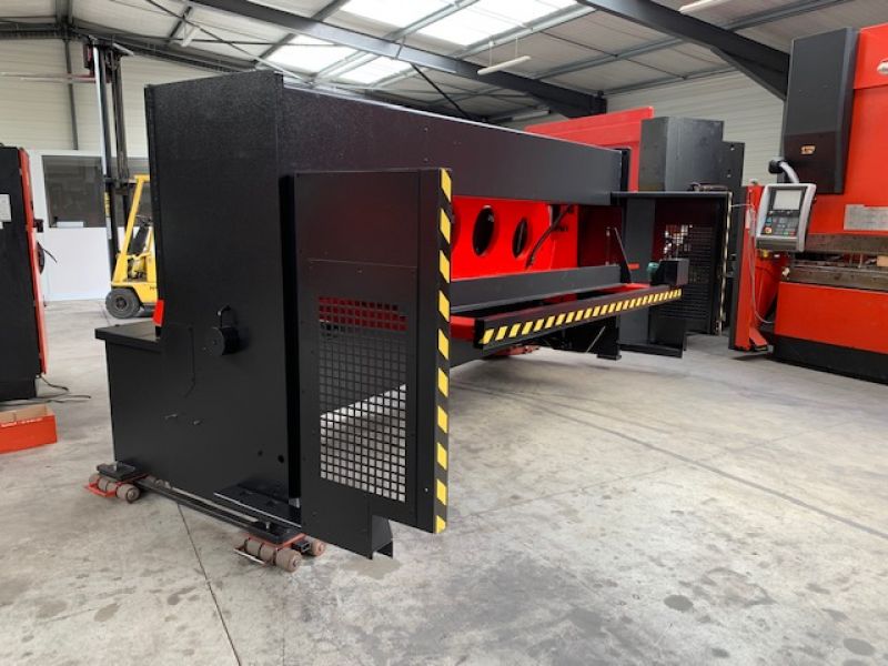 Cisaille AMADA GX 4000 x 8 mm