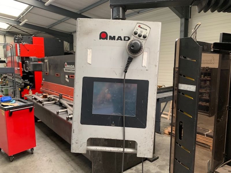 Presse plieuse AMADA 3050 x 100T