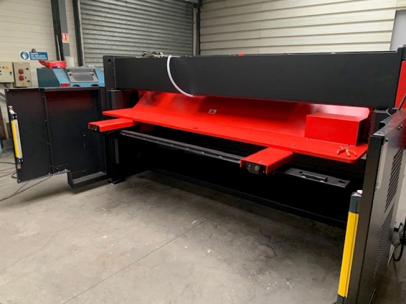 Cisaille AMADA GPX 3050 x 6 mm