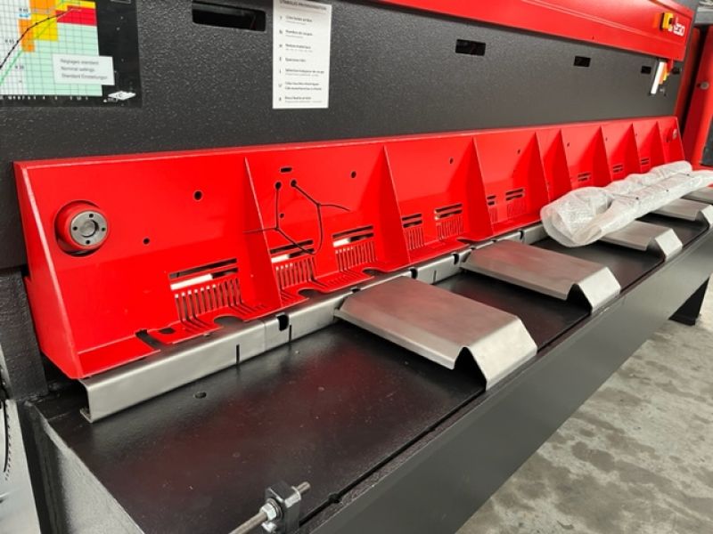 Cisaille AMADA GS 3050 x 12 mm 