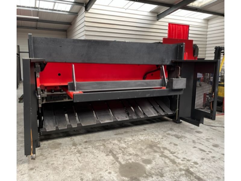 Cisaille AMADA GS 3050 x 12 mm 