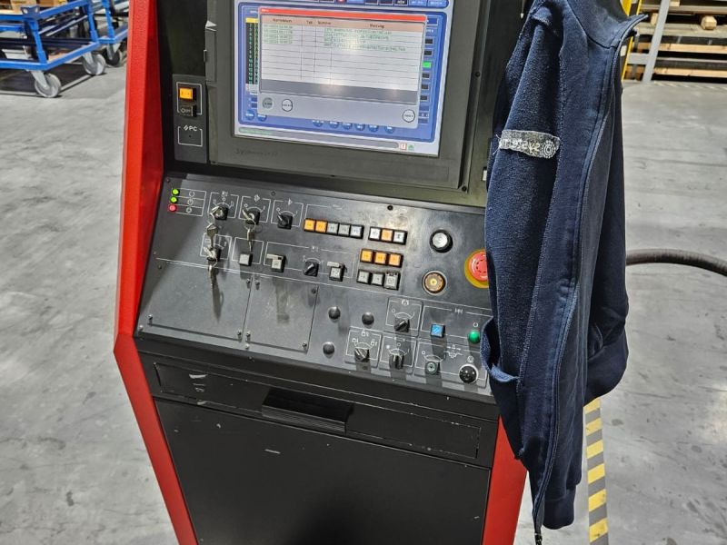 Poinçonneuse AMADA EMZ3610NT