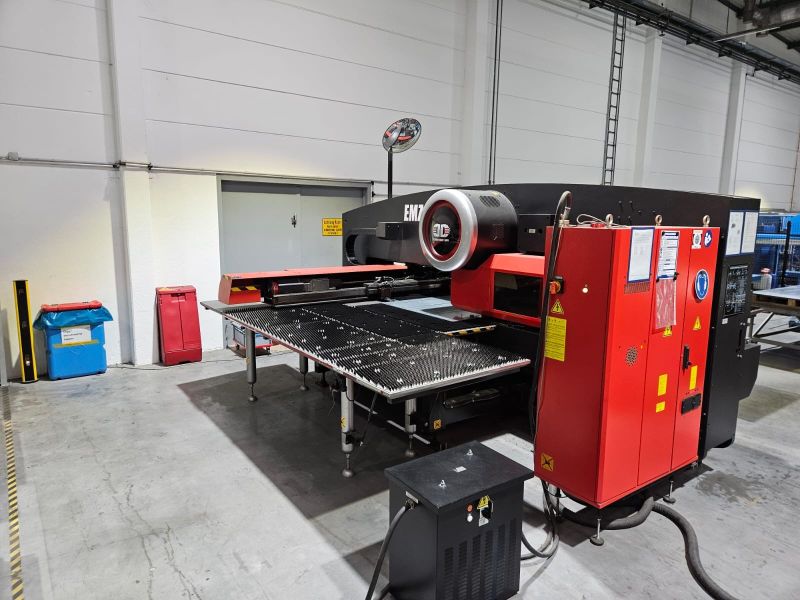Poinçonneuse AMADA EMZ3610NT