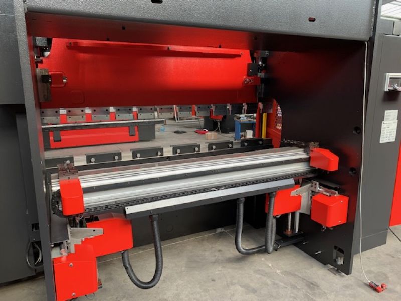 Presse plieuse AMADA 2570 x 80T