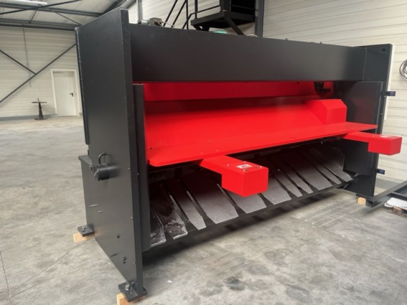 Cisaille AMADA GPX 3050 x 12 mm