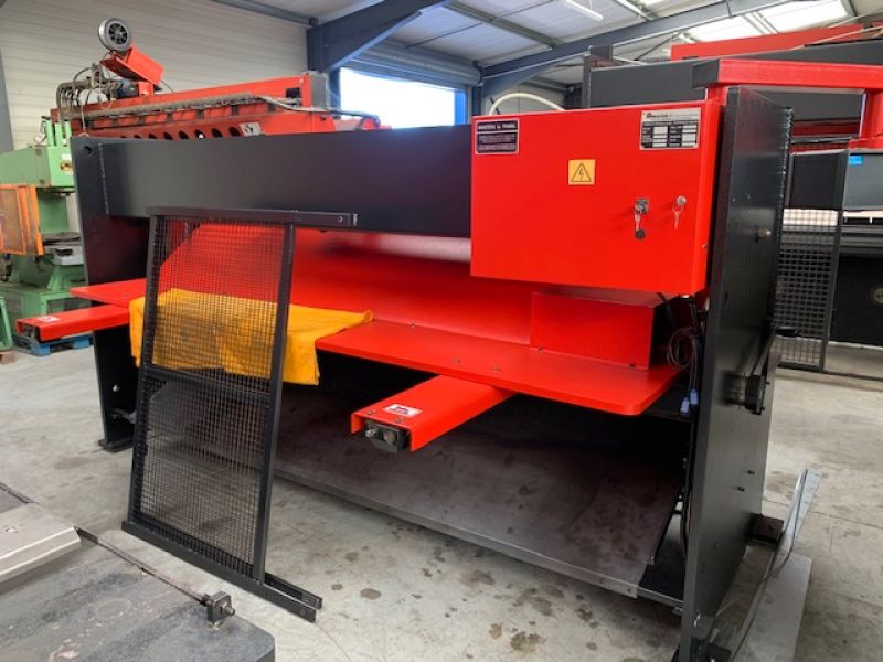 Cisaille AMADA GPN 3050 x 6 mm
