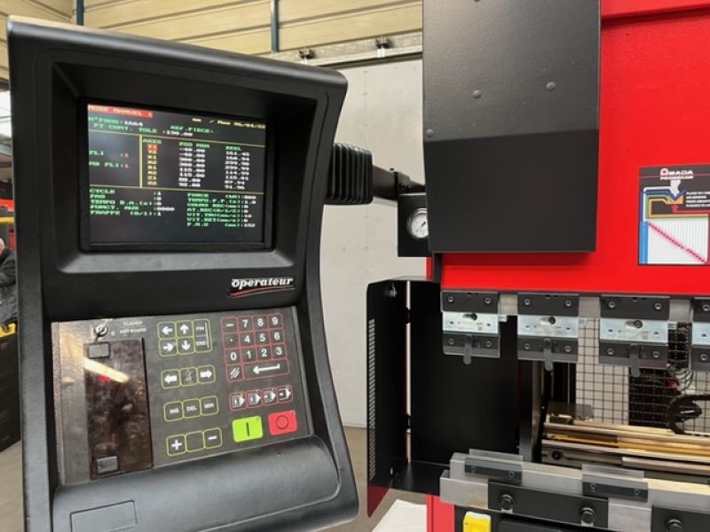 Presse plieuse AMADA 2500 x 80T