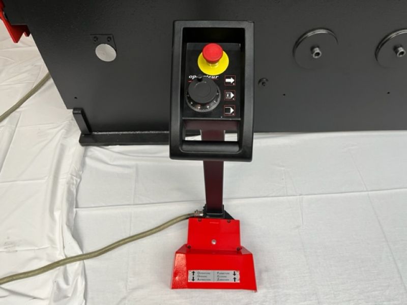 Presse plieuse AMADA 2500 x 80T