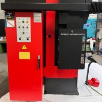 Presse plieuse AMADA 2500 x 80T